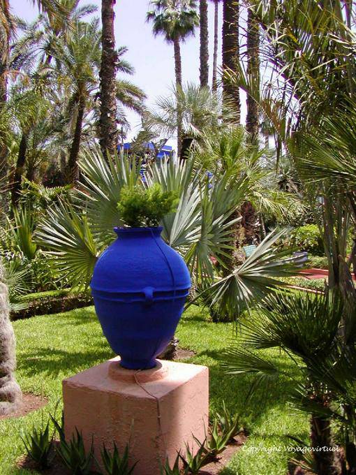 Amphora Majorelle blu piedistallo, Giardino Majorelle, Marrakech - Marocco