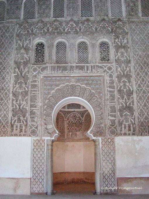 Nella sala di preghiera di fronte al mihrab, Madrasa di Ben Youssef, Marrakech - Marocco
