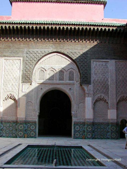 Pool di fronte alla sala di preghiera, Ben Youssef Madrasa, Marrakech - Marocco