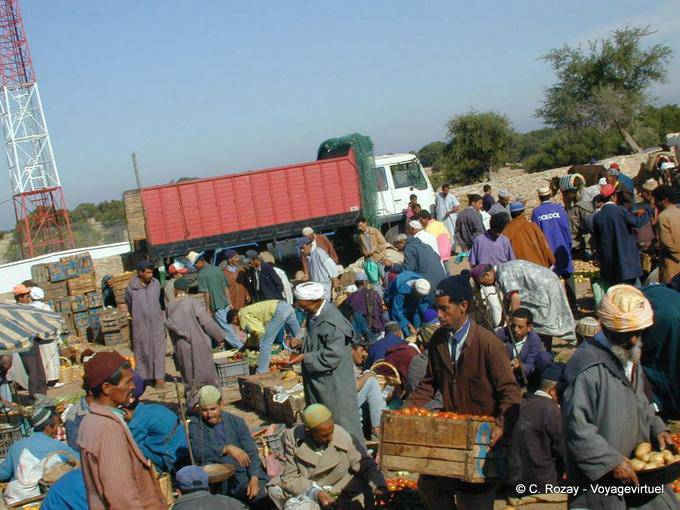 Essaouira, installazione commercianti, mercato berbero - Marocco