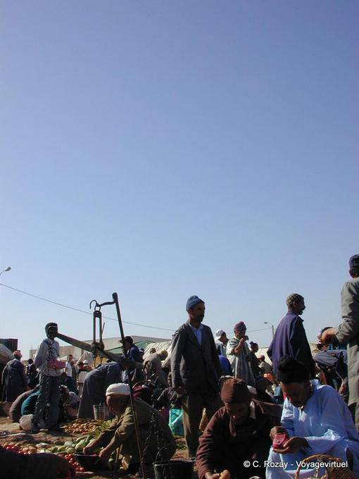 Essaouira, mercato berbero, affari di un uomo - Marocco