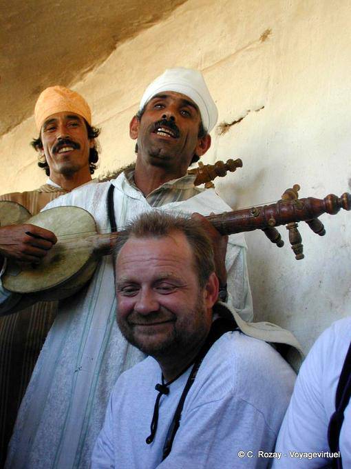 Musicisti e canti berberi souk Bouzama - Marocco