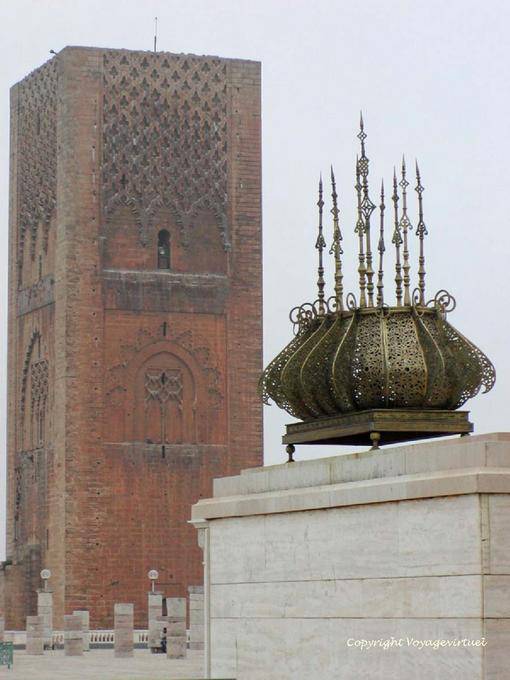 Rabat, Torre di Hassan è iniziata nel 1196 con l'iniziativa del Almohad Sultan Abu Yusuf Yaqub al-Mansur - Marocco