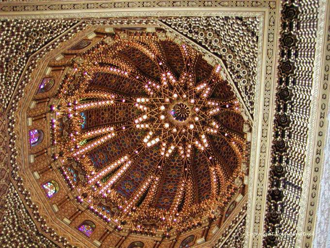 Dome cedro Atlas foglia d'oro e mogano verniciato, Mohamed V Mausoleo, Rabat - Marocco