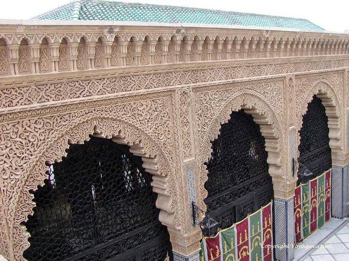 Finesse arhitecturale fuori dalla moschea, mausoleo di Mohammed V, Rabat - Marocco