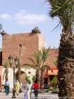 Cicogne sulla porta del luogo Ferblantiers, Marrakech, Marocco.