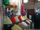 Etal tipico spezia a Place des Ferblantiers, Marrakech, Marocco.