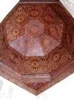 Soffitto cupola in legno di una nave, sala di preghiera, Ben Youssef Madrasa, Marrakech, Marocco.