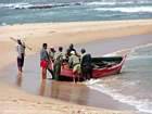 La consultazione prima di caricare la barca, Oualidia, Marocco.