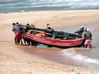 Dodici uomini fuori dall'acqua barca, Oualidia, Marocco.