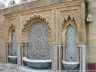 Art stucco e zelliges, fontana Mausoleo di Mohammed V, Rabat, Marocco.