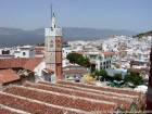 Tetti e il minareto della moschea El Masjid El Aadam, Chefchaouen, Marocco.