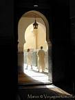 Ombra e luce nel Mausoleo di Moulay Ismail, Meknes, Marocco.