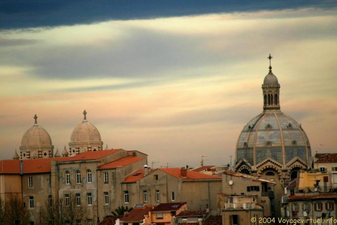 L'alba sulle cupole di Sainte-Marie-Majeure, Marsiglia - Francia
