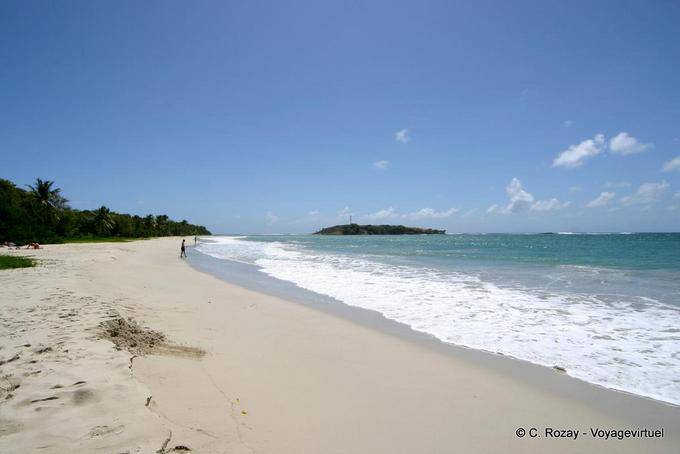 Ilet Cabrits dalla spiaggia di Grande-Terre, Pointe des Salines - Martinica
