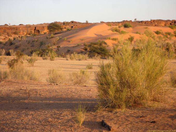 Dune di sabbia nelle rocce della cattedrale naturali, la Mauritania