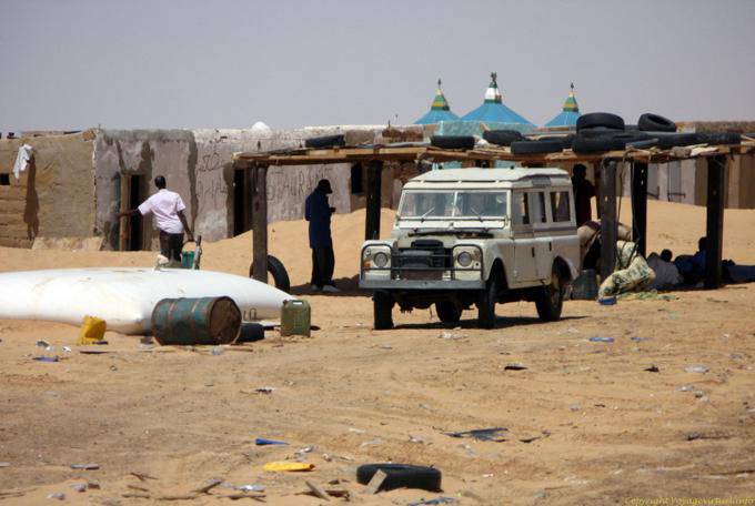 Riposo in ombra, Mori, da Nouakchott a confine del Marocco, la Mauritania