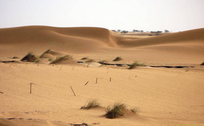 Passaggio nel Sahara, tra il Nouakchott e la frontiera con il Marocco, la Mauritania