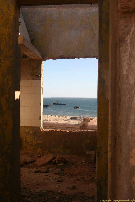 Vista sul mare dal all'interno del forte, Nouadhibou, in Mauritania