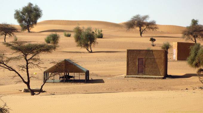 Case cubiche nella sabbia, Hope Road, Mauritania