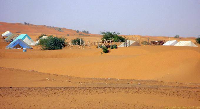 Set di tende nella sabbia del deserto, Hope Road, Mauritania