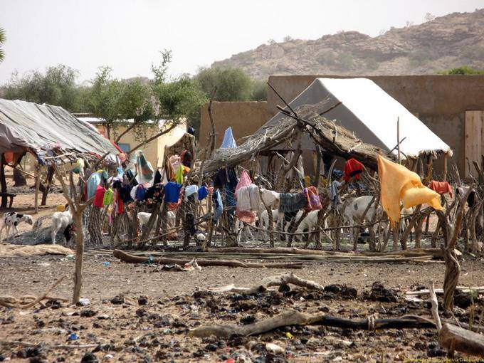 Souffa, cercando di asciugare la biancheria, la Mauritania