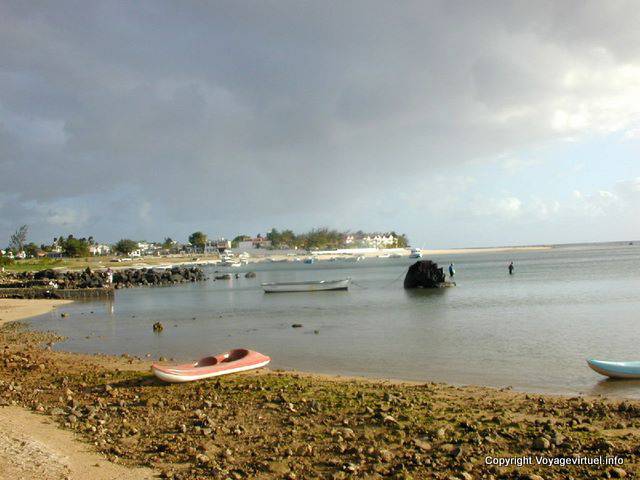 Luci vicino al porto di Flic en Flac, Mauritius.
