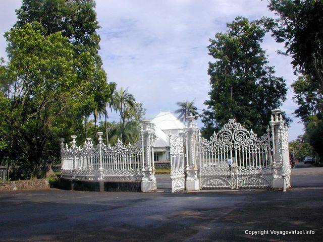 Cancello in ferro battuto, giardino Pamplemousses, Mauritius.