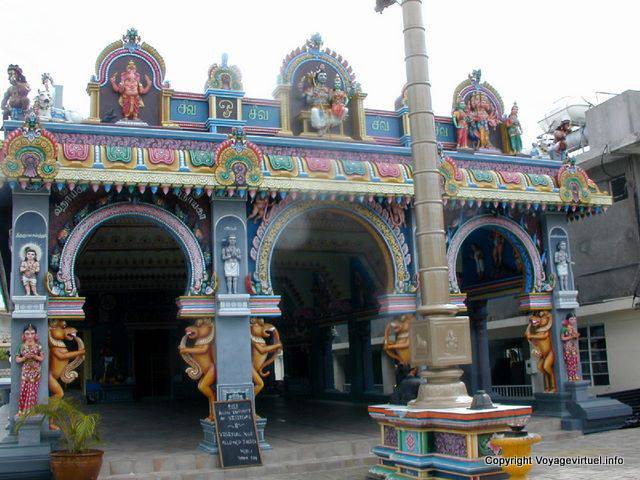 Maheshwarnath tempio in onore di Shiva, Krishna, Vishnu, Murga, Brahma e Ganesha.