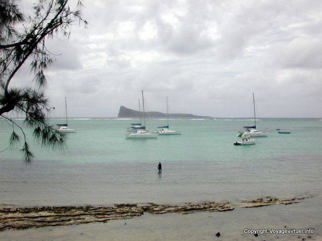 Barche a vela in attesa di bel tempo, Grand Baie, Mauritius.