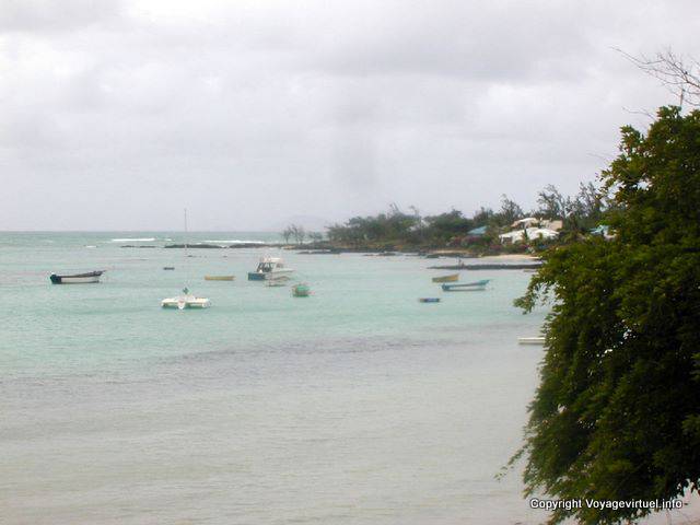 Piccolo porto sotto la pioggia, Mauritius.