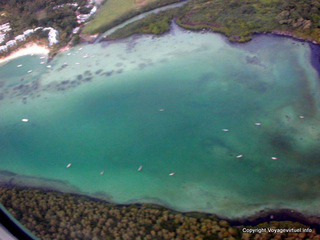 Blue Bay vista dal finestrino dell'aereo, Mauritius.
