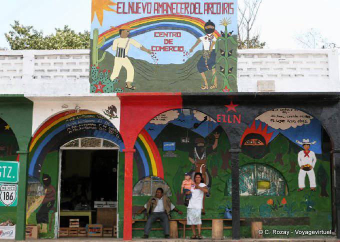 Chiapas murale Viva EZLN, a un centro commerciale - Messico