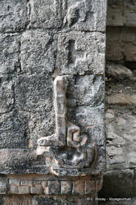 Particolare di un rilievo su una parete, El Torre, Ek Balam - Messico