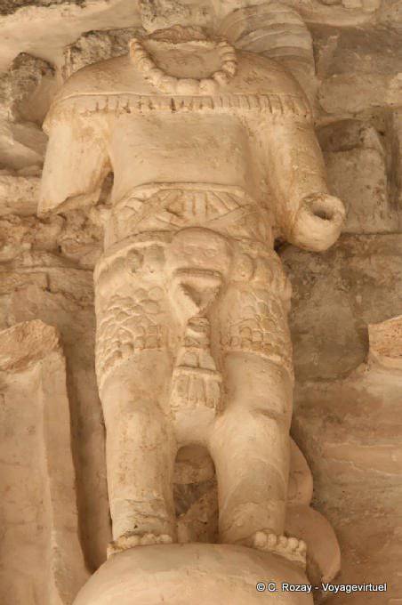 Headless Statue lato sinistro del fregio, Jaguar Altare, Ek Balam - Messico