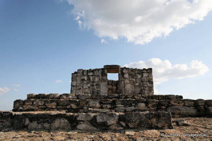 Summit Oval Palace, Ek Balam - Messico