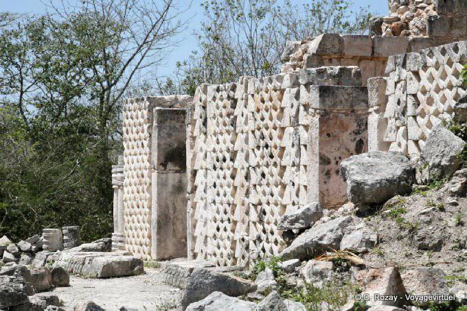 Decorazione barocca di una facciata, Kodz Poop, Kabah - Messico