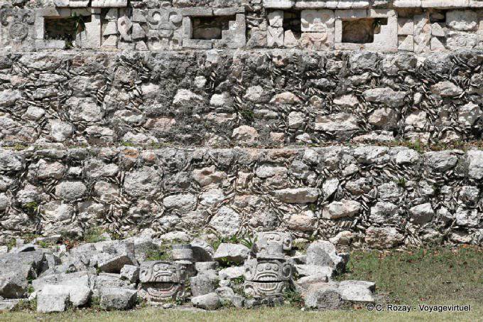 Ai piedi del Palazzo delle Maschere, Kabah - Messico