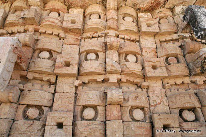 Focus sulle maschere di Chac, Palazzo delle Maschere, Kabah - Messico