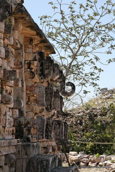 Parte della facciata del Palazzo delle Maschere, Kabah - Messico