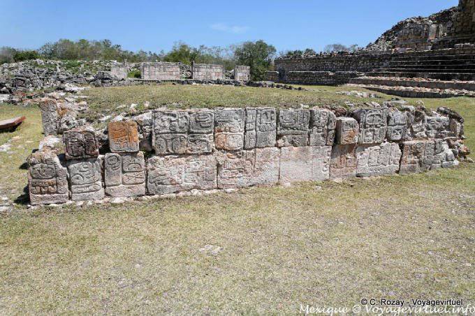 Terrazza altare di geroglifici, Kabah - Messico