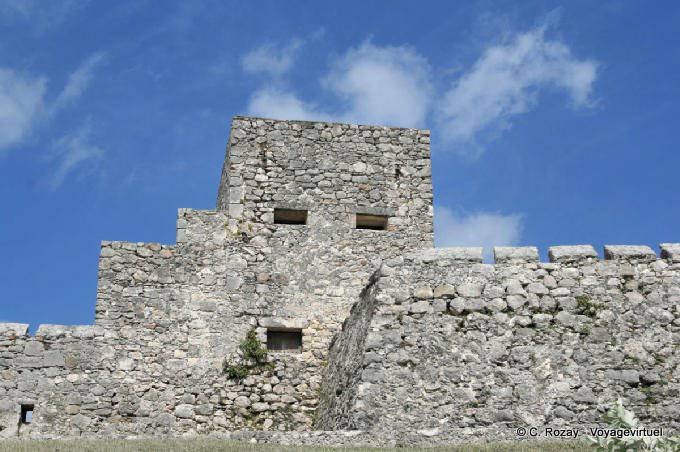Torre della fortezza di San Felipe, Laguna Bacalar - Messico