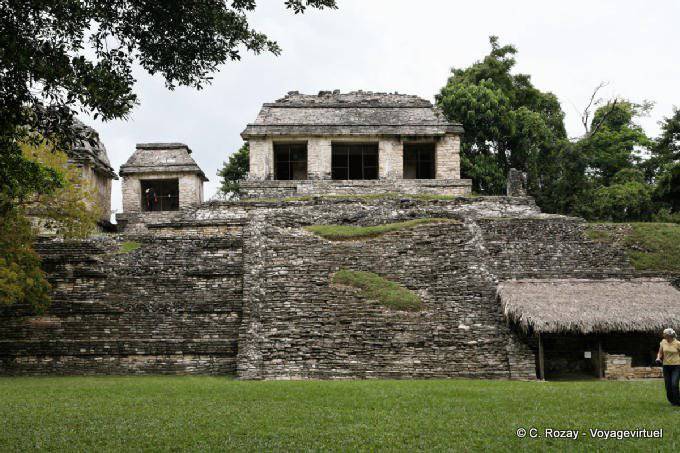 Gli scavi ai piedi di un tempio, Gruppo Nord, Palenque - Messico