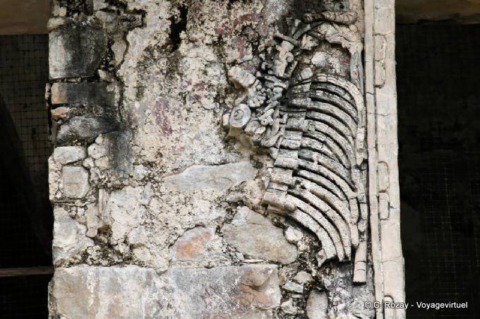 Resti di un rilievo di Chan Bahlum II, Grupo de Las Cruces, Palenque - Messico