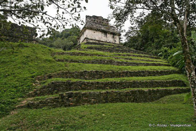Ai piedi del Grupo de Las Cruces, Palenque - Messico