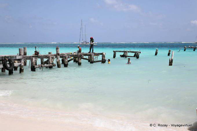 Restauro di un bacino di legno, Puerto Morelos - Messico