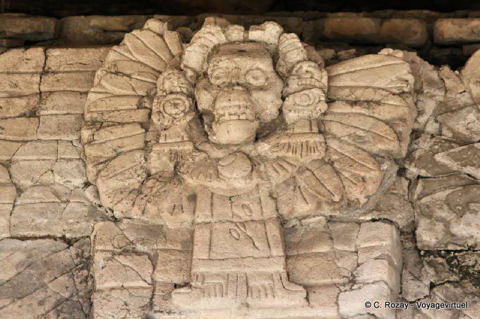 Il dio della morte che tiene nelle sue mani la testa di Kan-Xull II, Fregio del Sogno Signori Tonina - Messico