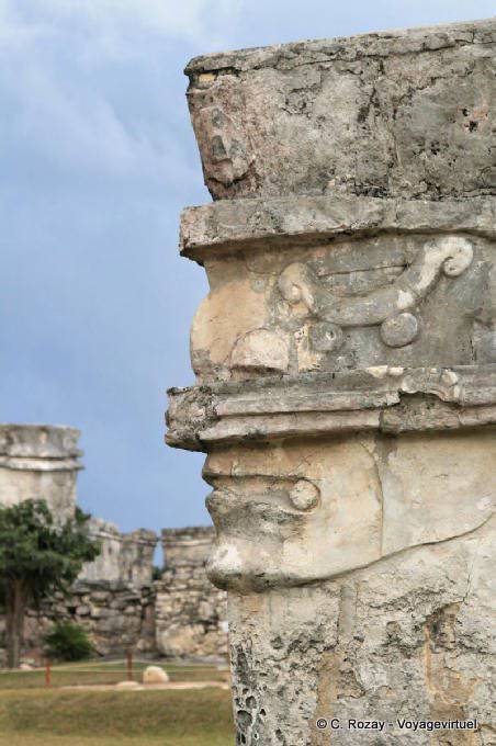 Sacra di fronte l'angolo del Tempio degli Affreschi, Tulum - Messico