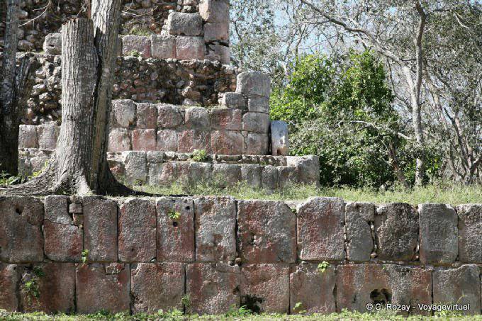 Resti di mura, Uxmal - Messico