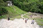 Plaza del Sol vista dalla scalinata del Tempio della Croce, Palenque, Messico.